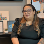 Después de enfrentar dificultades, mujer recupera la fe y vuelve a la iglesia